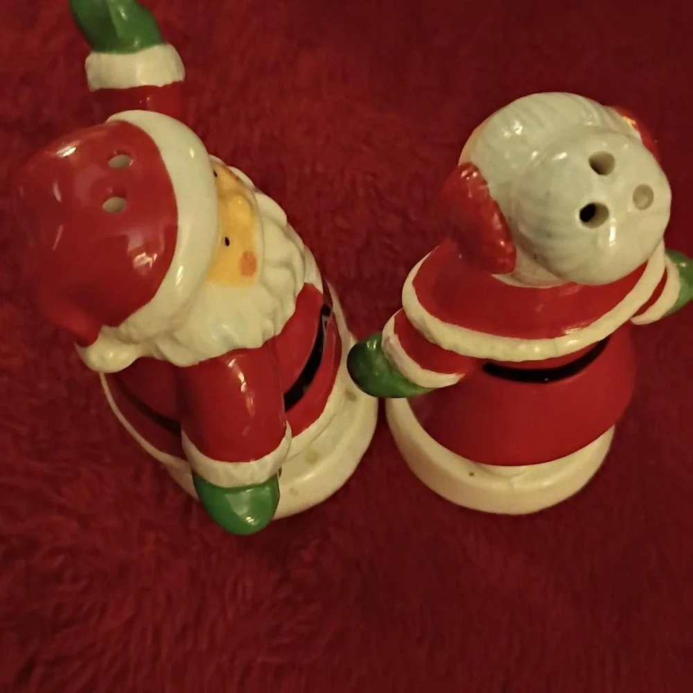 Vintage Santa and Mrs Claus Ceramic Salt Pepper Shakers Christmas Holiday Set